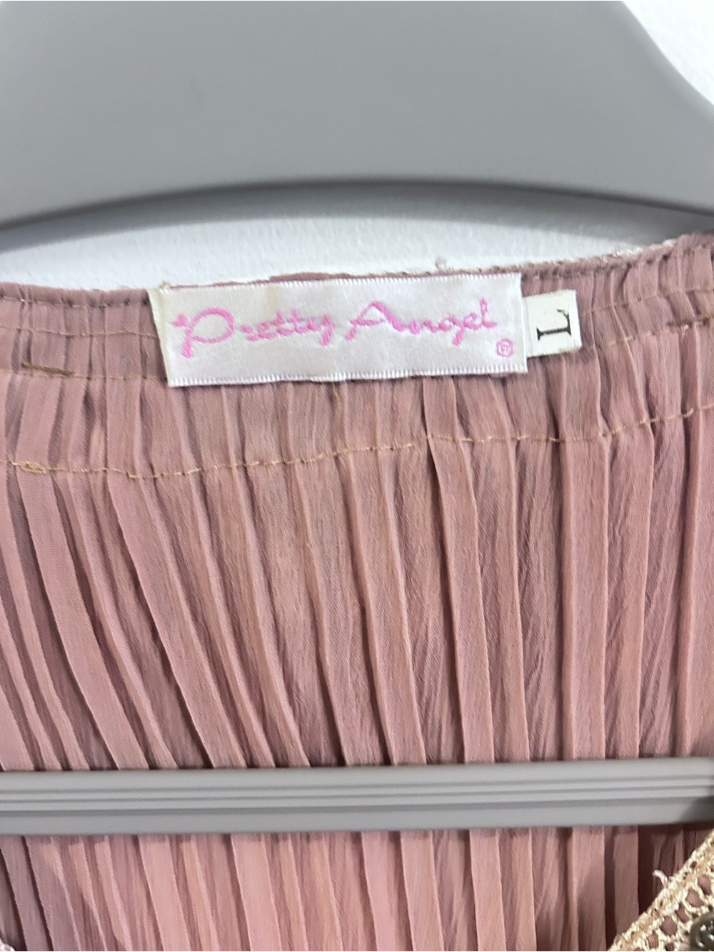 Vintage-Inspired Pink Lace Ruffle Button-Front Top - Picture 4 of 9